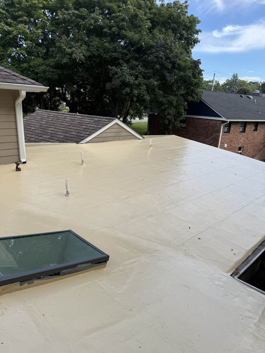 Coated flat roof